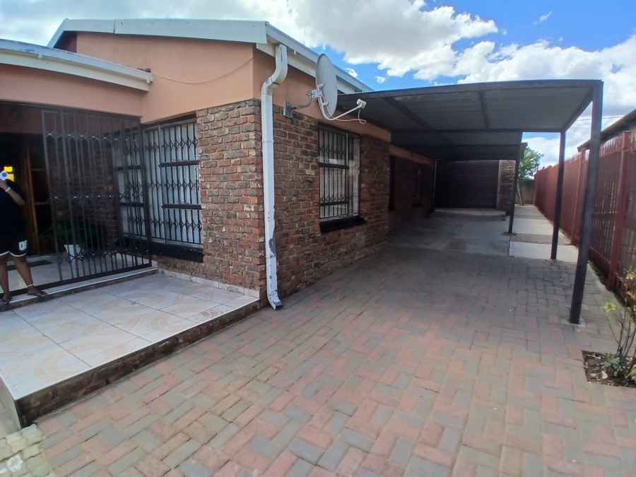 3 Bedroom Property for Sale in Maokeng Free State